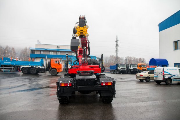 Седельный тягач Урал 4320 с крано-манипуляторной установкой ИТ-200