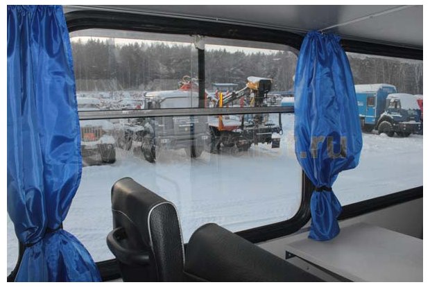 Окно вахтового автобуса