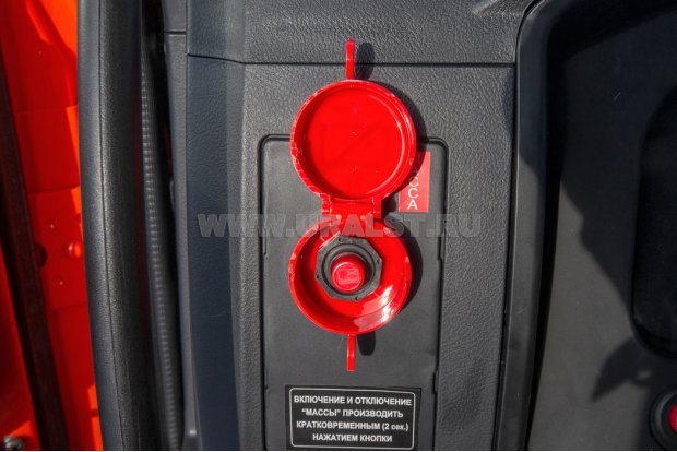 Кнопка отключения массы в кабине водителя