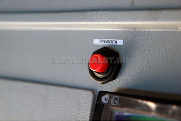 Кнопка для передачи водителем сигнала «Тревога»