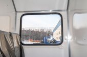 Глухое окно в пассажирском отсеке